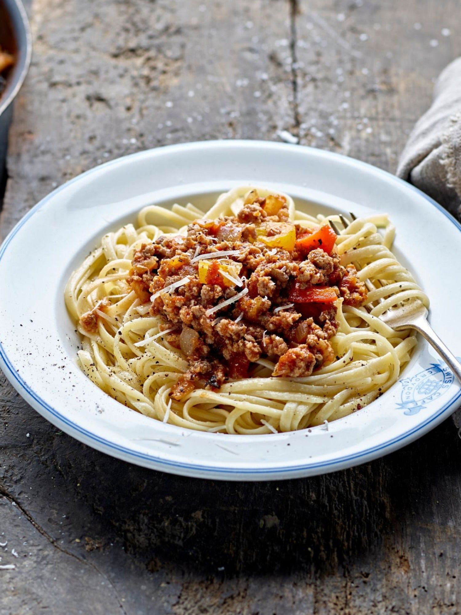 62d5439479400-spaghetti-bolognese_b4339257-48c4-42d2-8b93-143a510d80bd